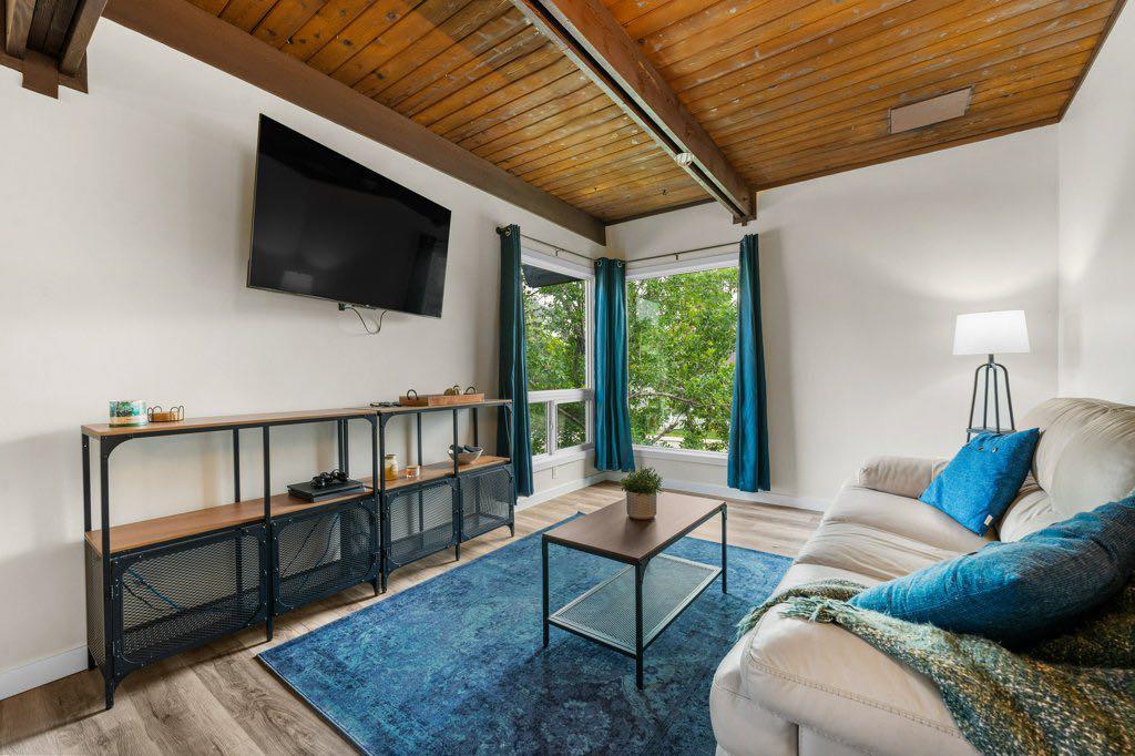 Picture of 615 Sabrina Road SW, Calgary Real Estate Listing