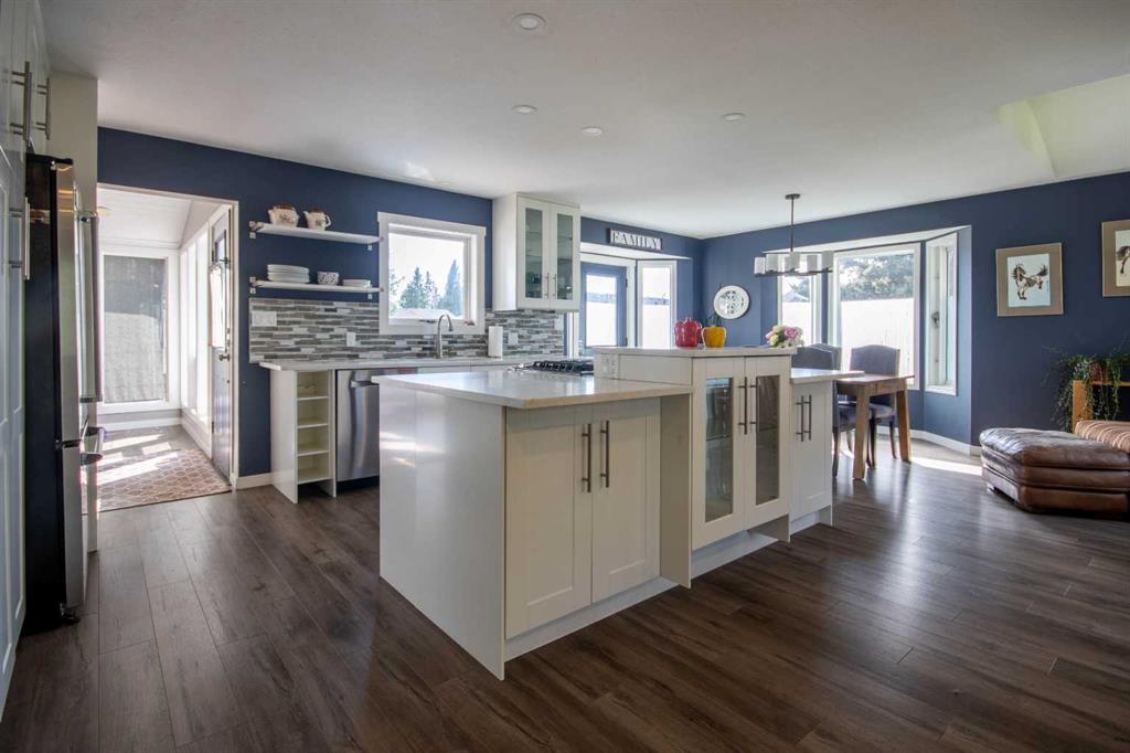 Picture of 550 4 Avenue W, Sundre Real Estate Listing
