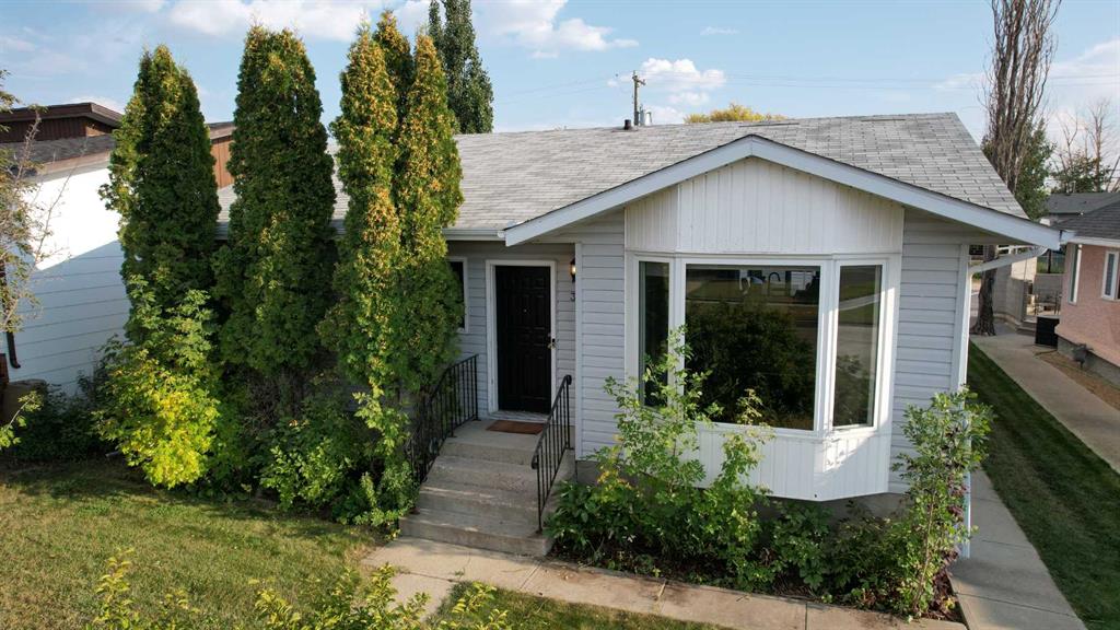 Picture of 313 3 Avenue W, Hanna Real Estate Listing