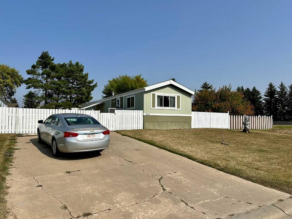 Picture of 1954 5 Avenue , Wainwright Real Estate Listing