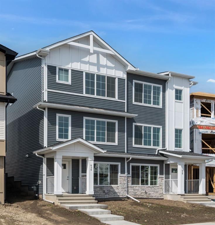 Picture of 434 Carringvue Grove NW, Calgary Real Estate Listing