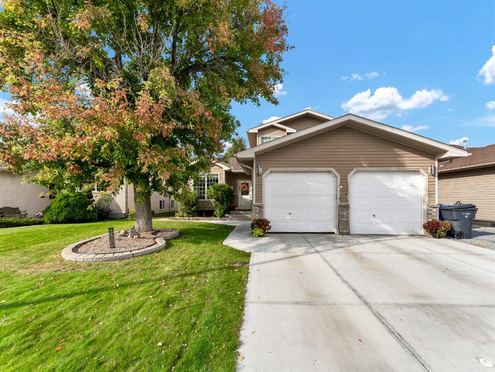 Picture of 16 Storrs Crescent SE, Medicine Hat Real Estate Listing