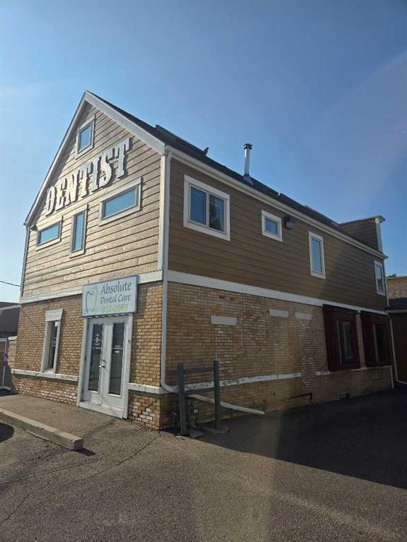 Picture of Upper Back, 508 1 Street W, Cochrane Real Estate Listing