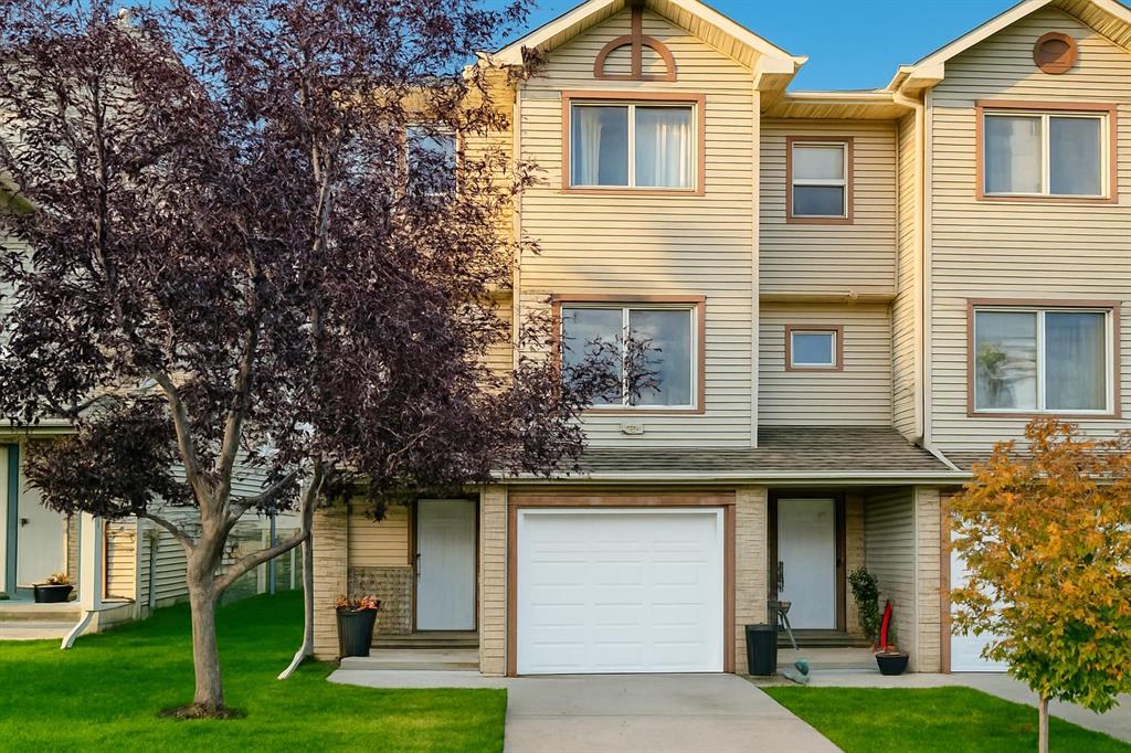 Picture of 14 DOVER Mews SE, Calgary Real Estate Listing