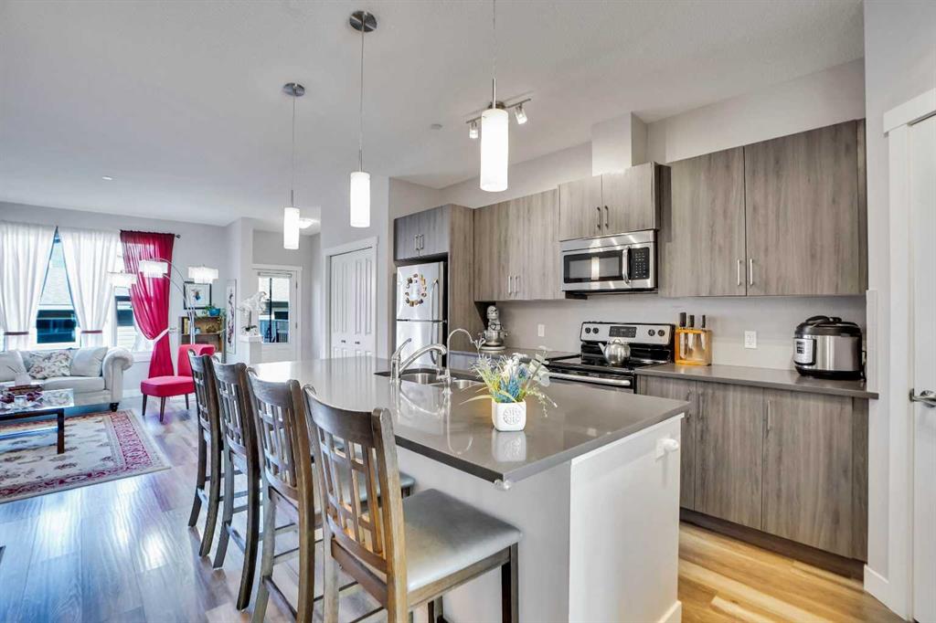 Picture of 64 Howse Drive NE, Calgary Real Estate Listing