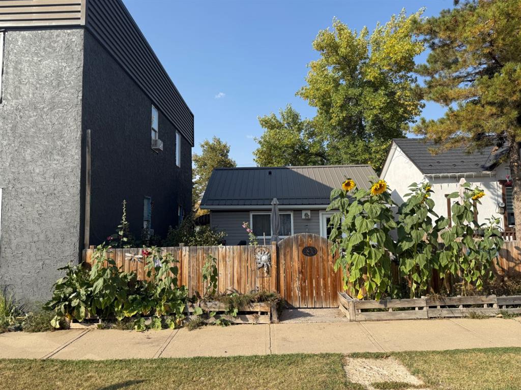 Picture of 690 3 Avenue W  , Drumheller Real Estate Listing