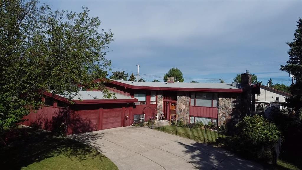 Picture of 220 3 Street S, Vulcan Real Estate Listing