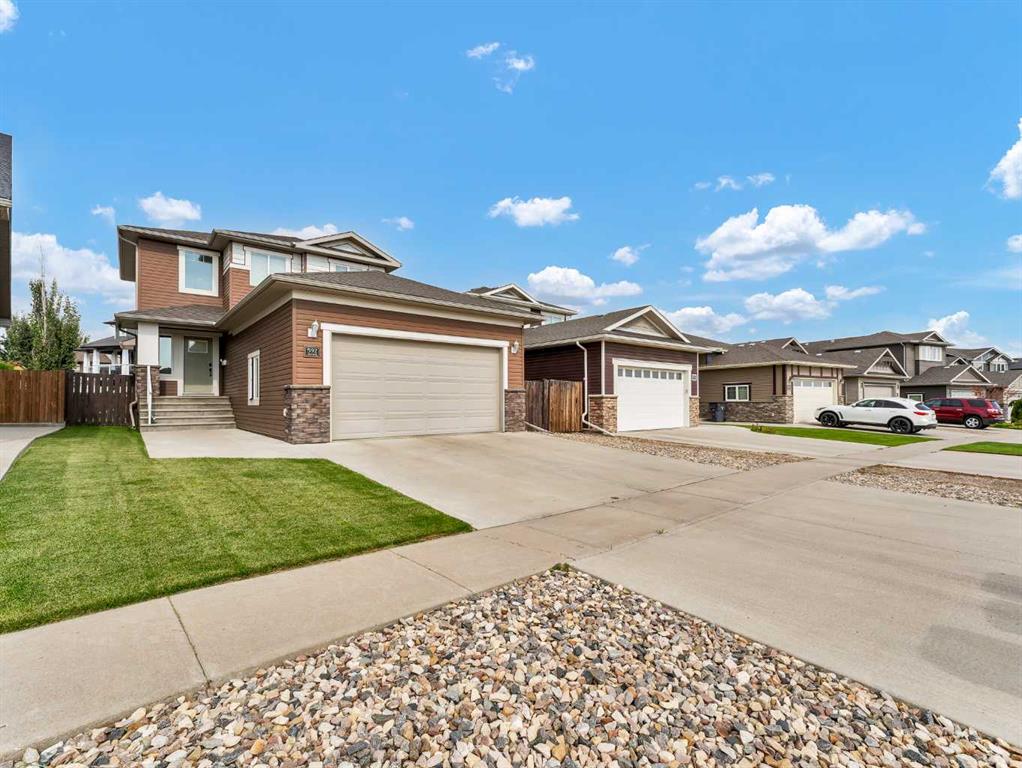 Picture of 592 Vista Drive SE, Medicine Hat Real Estate Listing
