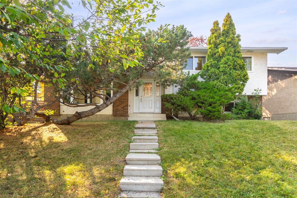 Picture of 207 Whiteview Bay NE, Calgary Real Estate Listing