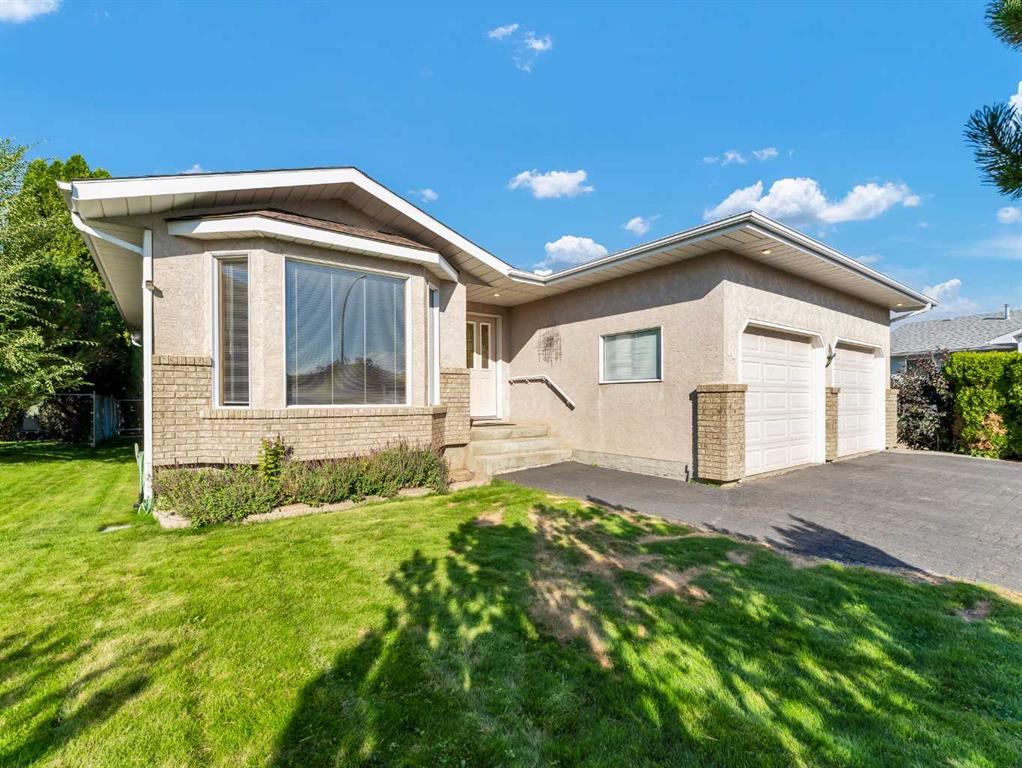 Picture of 10 Park Meadows Place SE, Medicine Hat Real Estate Listing
