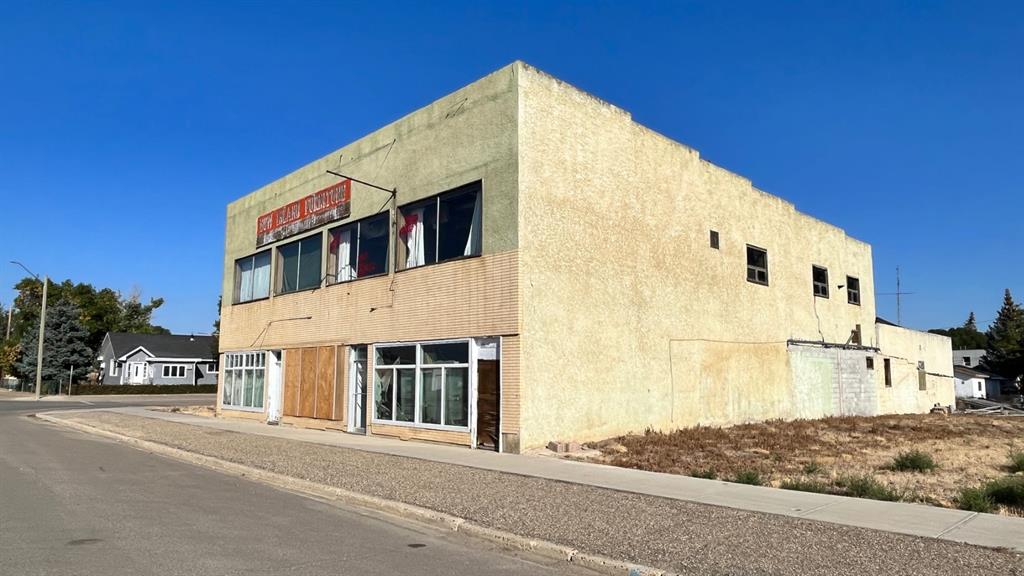 Picture of 216 5th Avenue W, Bow Island Real Estate Listing