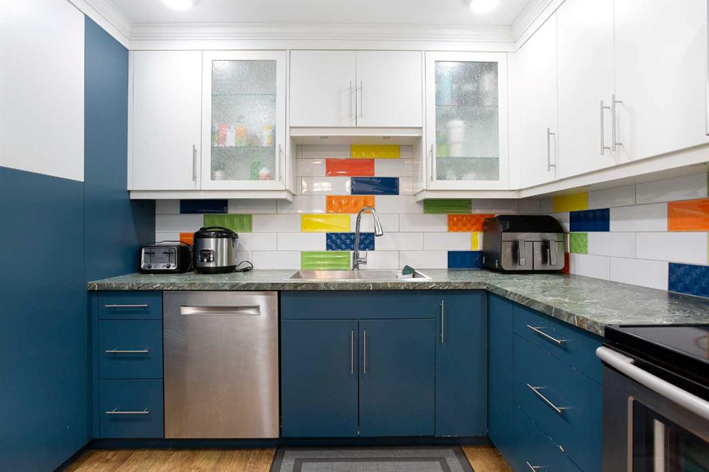 Picture of 98, 1155 Falconridge Drive NE, Calgary Real Estate Listing