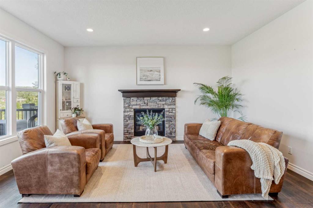 Picture of 50 Riviera View , Cochrane Real Estate Listing