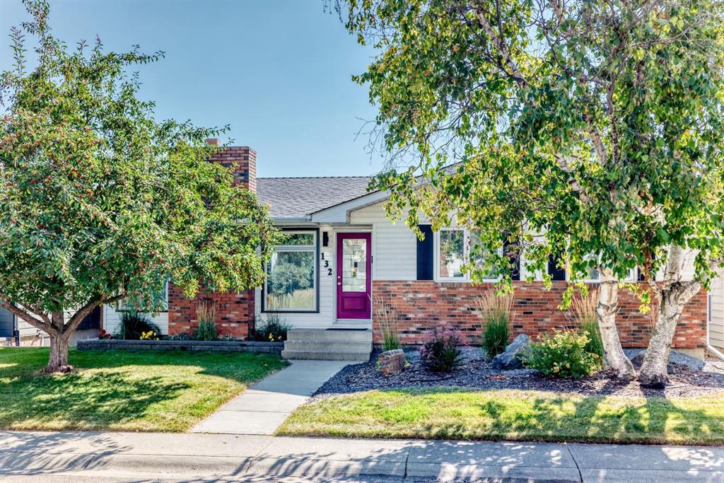 Picture of 132 Silver Ridge Rise NW, Calgary Real Estate Listing