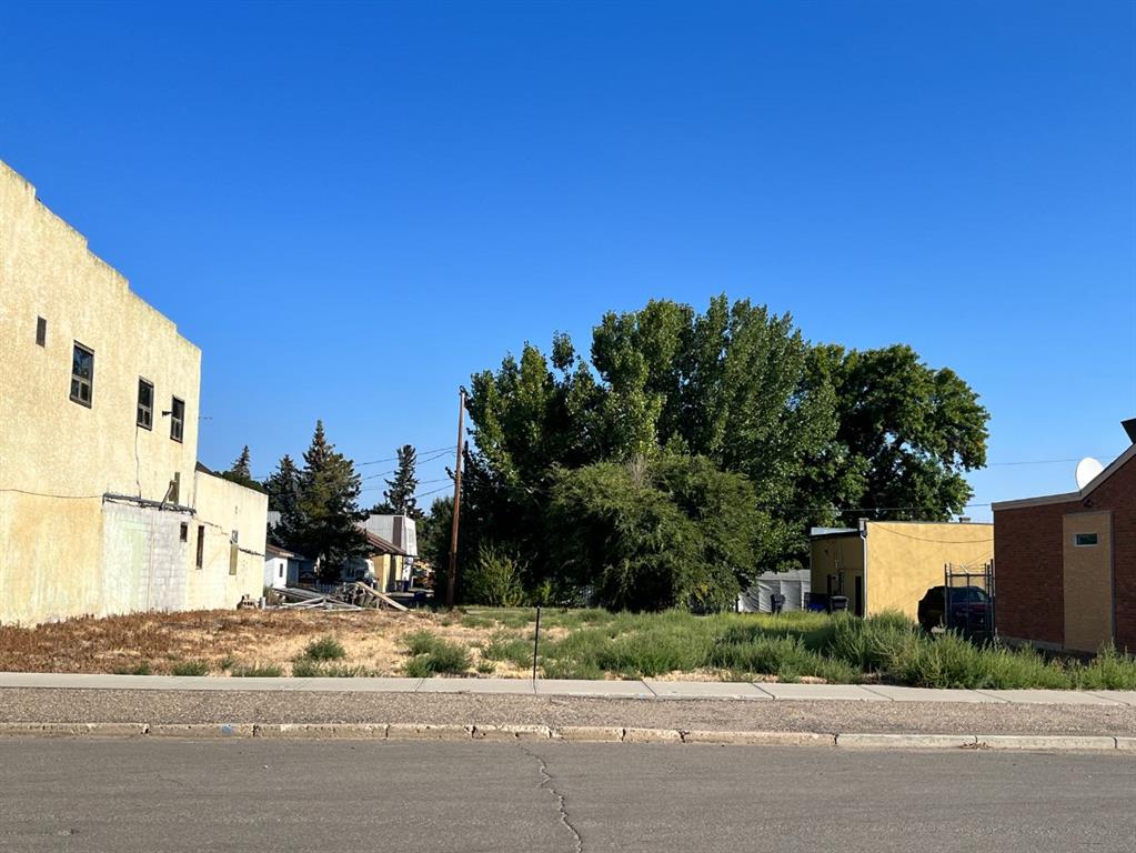 Picture of 212 5th Avenue W, Bow Island Real Estate Listing