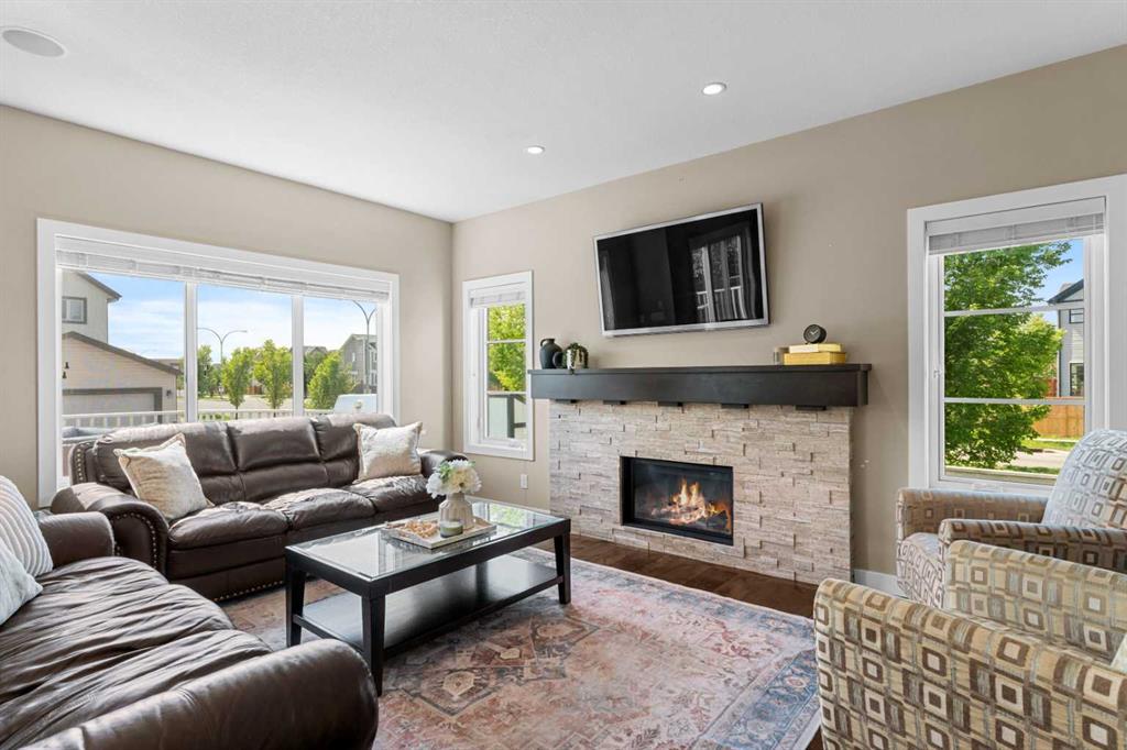 Picture of 240 Copperpond Green SE, Calgary Real Estate Listing