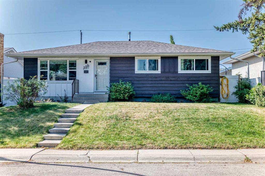 Picture of 727 macleay Road NE, Calgary Real Estate Listing