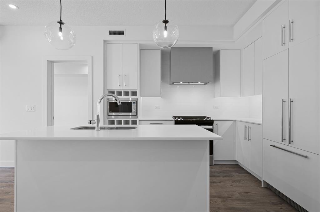 Picture of 204, 8370 Broadcast Avenue SW, Calgary Real Estate Listing