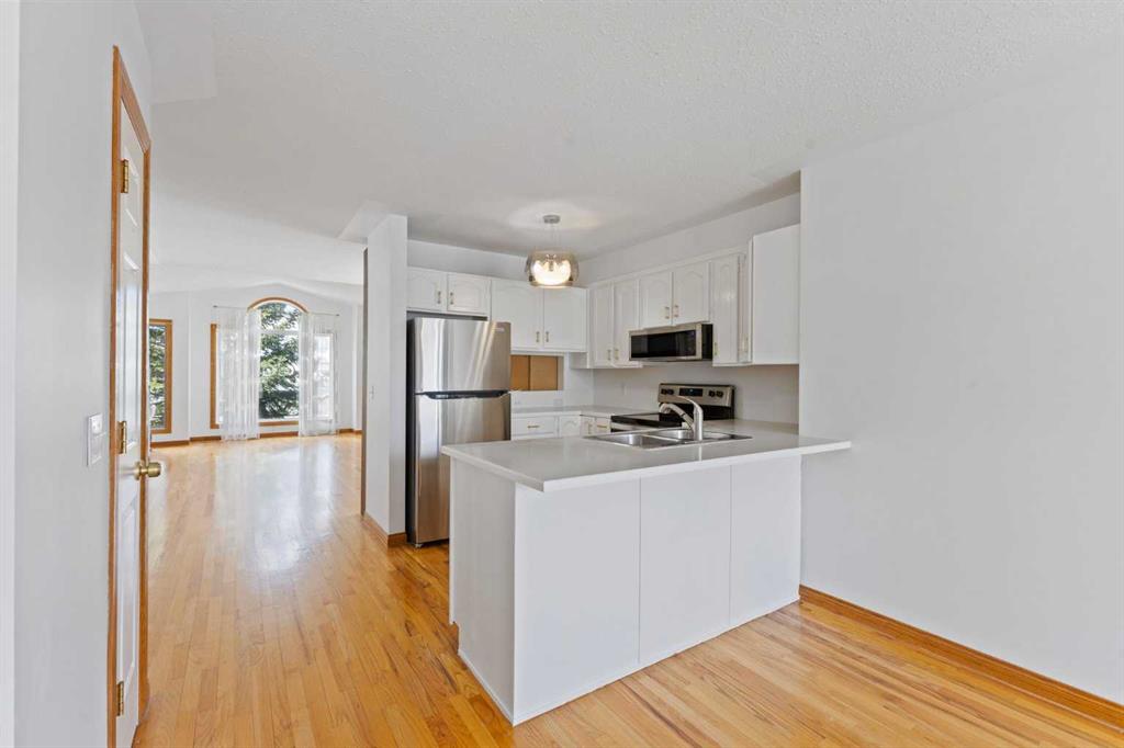 Picture of 9095 Scurfield Drive NW, Calgary Real Estate Listing