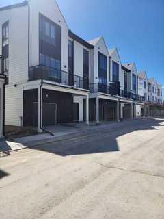 Picture of 142 SOVEREIGN Common SW, Calgary Real Estate Listing