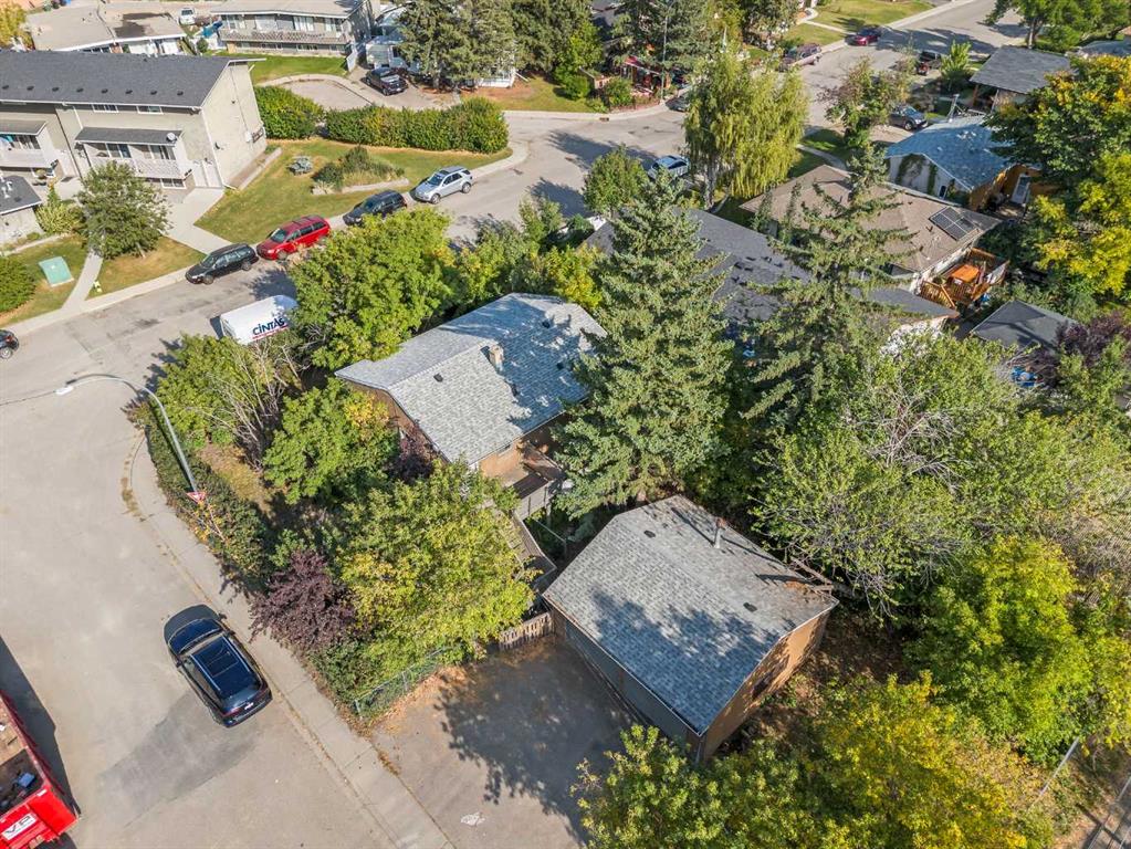 Picture of 8039 36 Avenue NW, Calgary Real Estate Listing