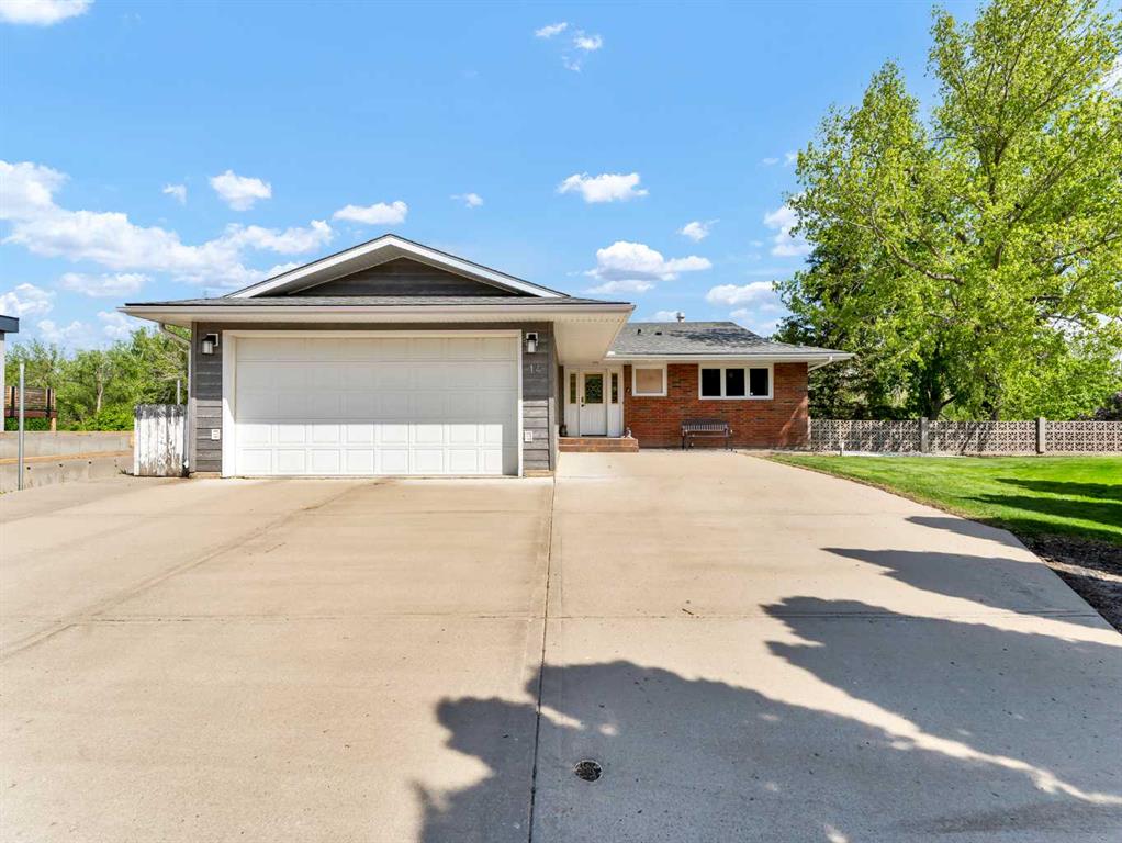 Picture of 14 Finlay Court SW, Medicine Hat Real Estate Listing