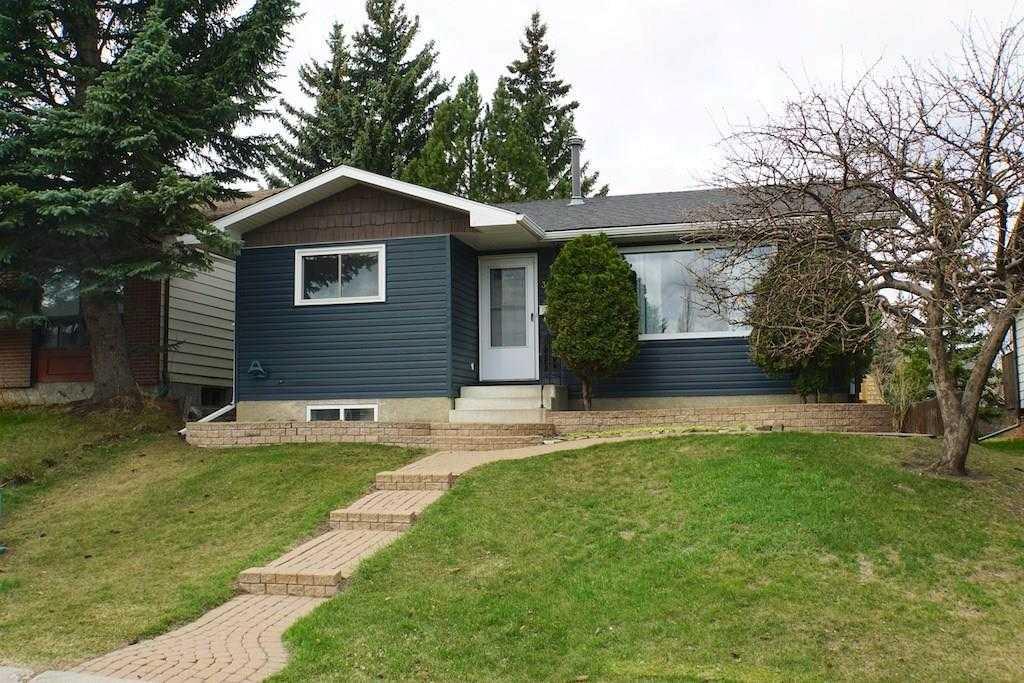 Picture of 39 Bearberry Crescent NW, Calgary Real Estate Listing