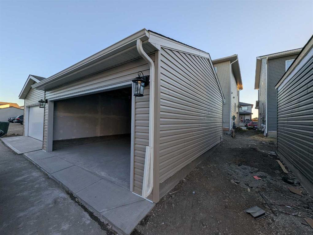 Picture of 71 Carringford Road NW, Calgary Real Estate Listing