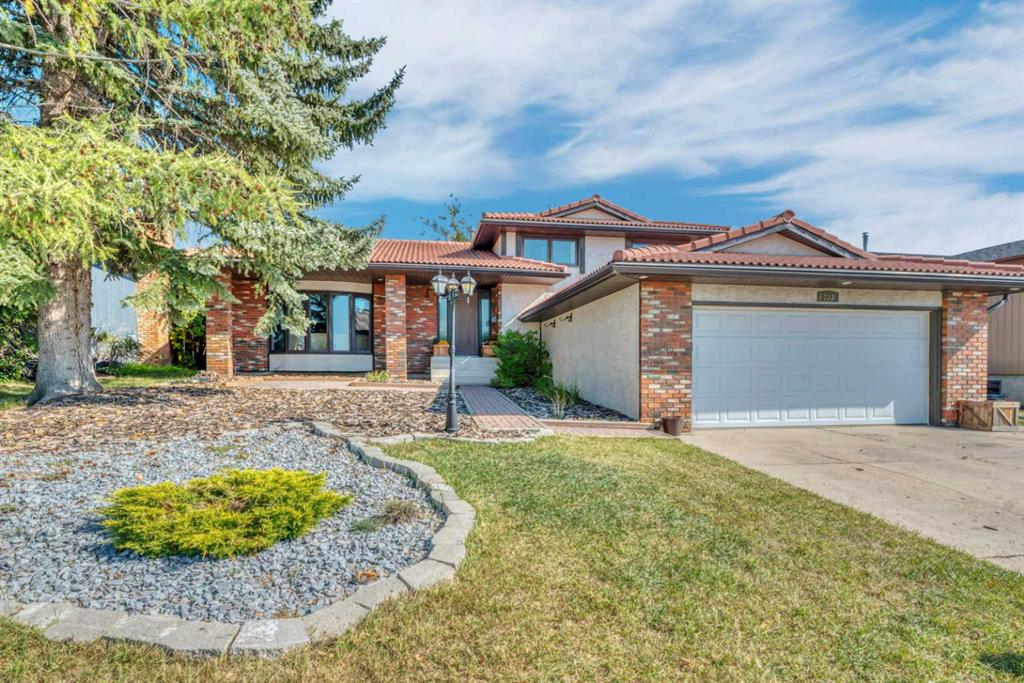 Picture of 233 Thornbriar Green , Strathmore Real Estate Listing