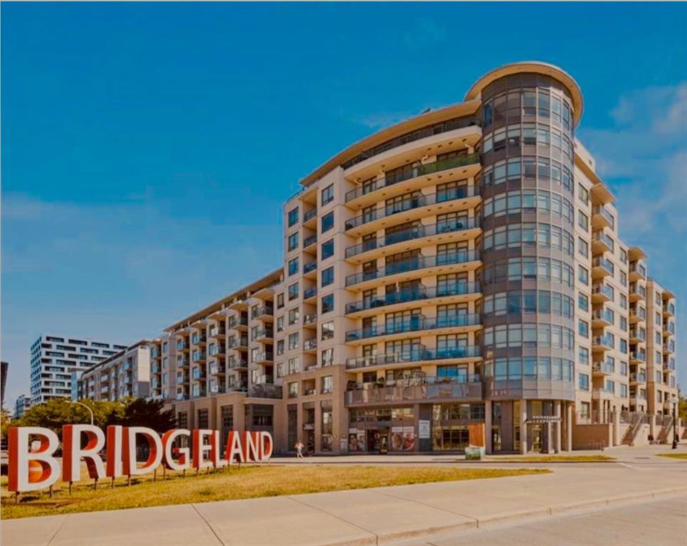 Picture of 712, 38 9 Street NE, Calgary Real Estate Listing