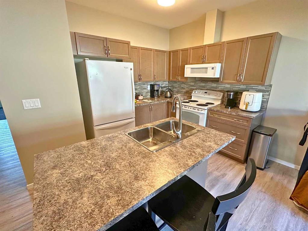 Picture of 1004 Minto Street , Penhold Real Estate Listing