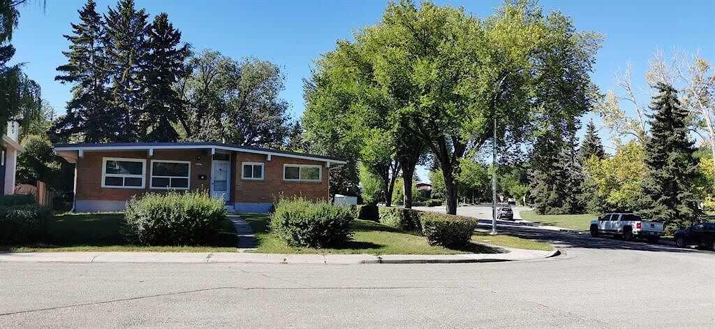 Picture of 3727 Valdes Place NW, Calgary Real Estate Listing