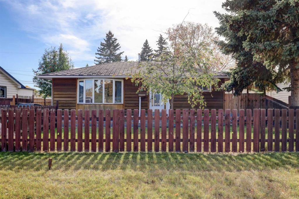 Picture of 8127 43 Avenue NW, Calgary Real Estate Listing