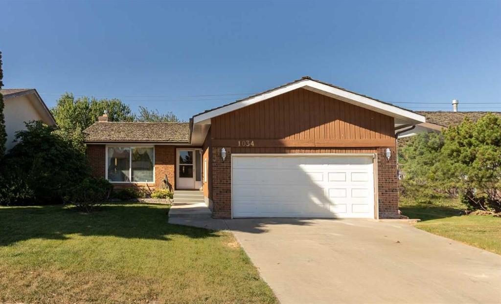 Picture of 1034 Cameron Road S, Lethbridge Real Estate Listing