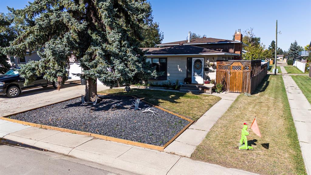 Picture of 664 49 Avenue W, Claresholm Real Estate Listing
