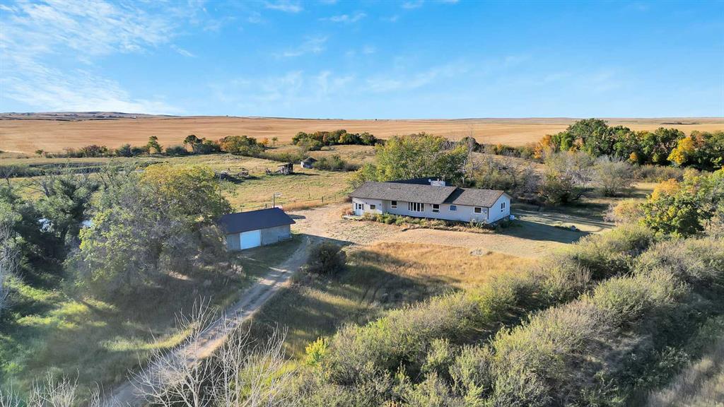 Picture of 14538 Township 294A Road , Hanna Real Estate Listing