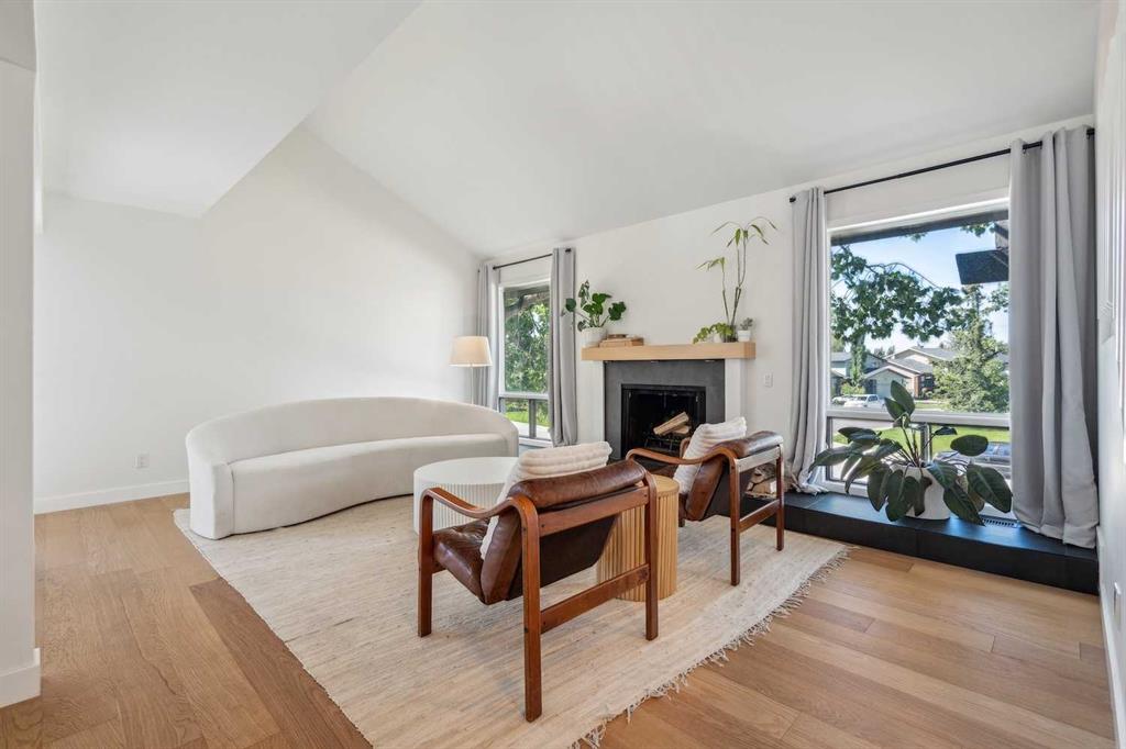 Picture of 4 Coach Ridge Close SW, Calgary Real Estate Listing