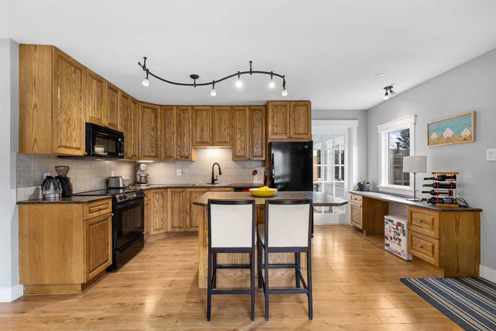 Picture of 8736 34 Avenue NW, Calgary Real Estate Listing