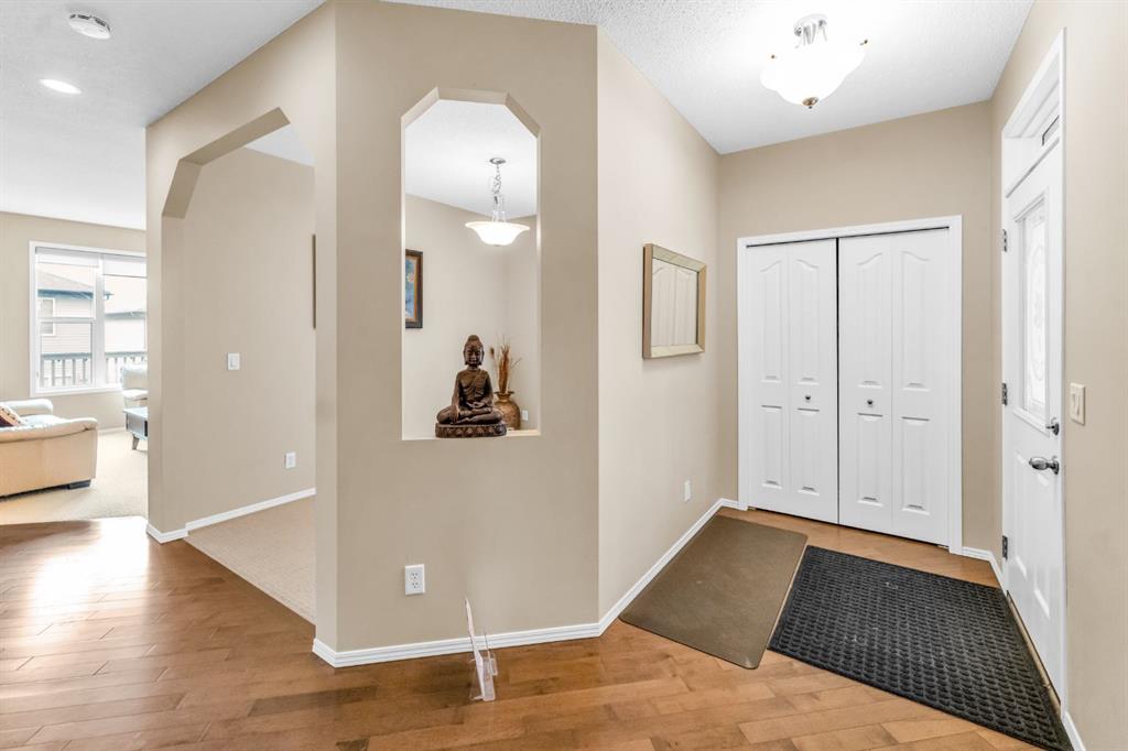 Picture of 107 Everoak Green SW, Calgary Real Estate Listing