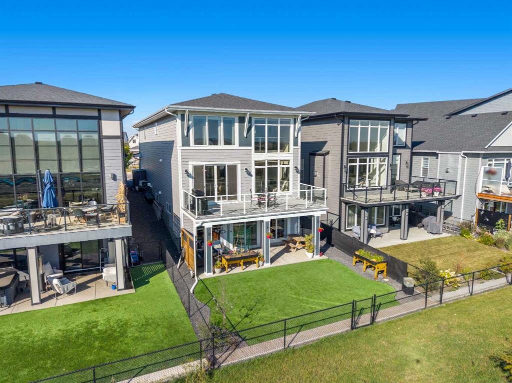 Picture of 51 Creekstone Way SW, Calgary Real Estate Listing