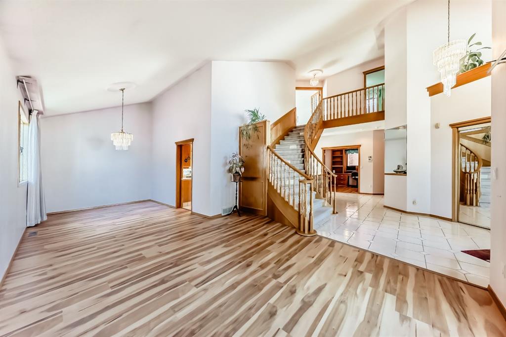 Picture of 17 Santana Manor NW, Calgary Real Estate Listing