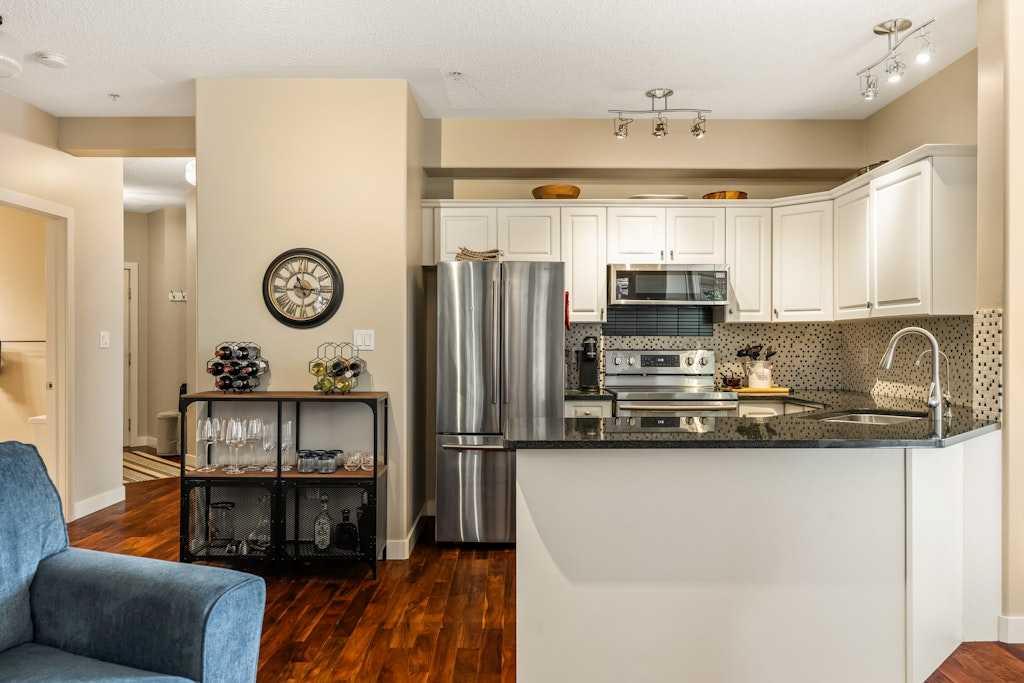 Picture of 204, 2419 Erlton Road SW, Calgary Real Estate Listing