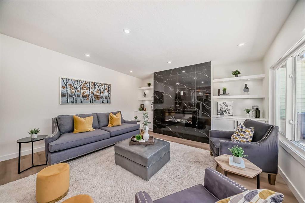 Picture of 128 Cantrell Place SW, Calgary Real Estate Listing