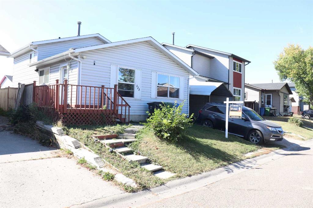 Picture of 123 Castleglen Road NE, Calgary Real Estate Listing