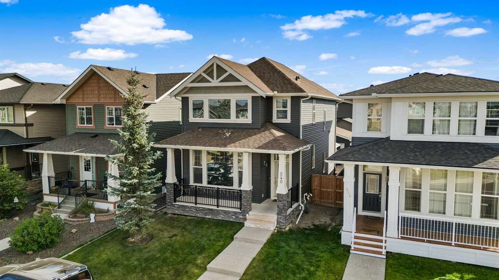 Picture of 240 Evanspark Gardens NW, Calgary Real Estate Listing