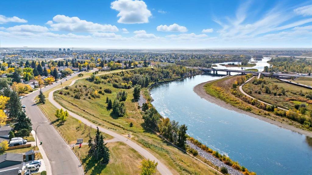 Picture of 124 Lynnbrook Road SE, Calgary Real Estate Listing