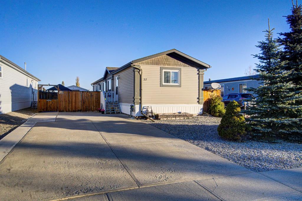 Picture of 32 Westover Crescent , Claresholm Real Estate Listing