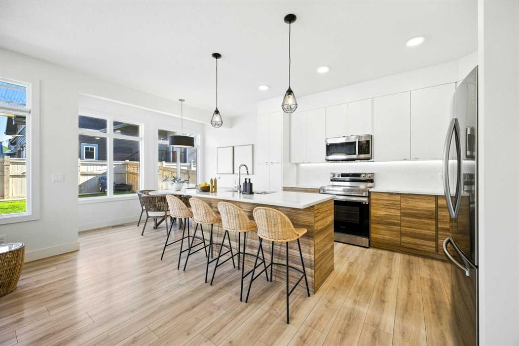 Picture of 5 Sundown Close , Cochrane Real Estate Listing