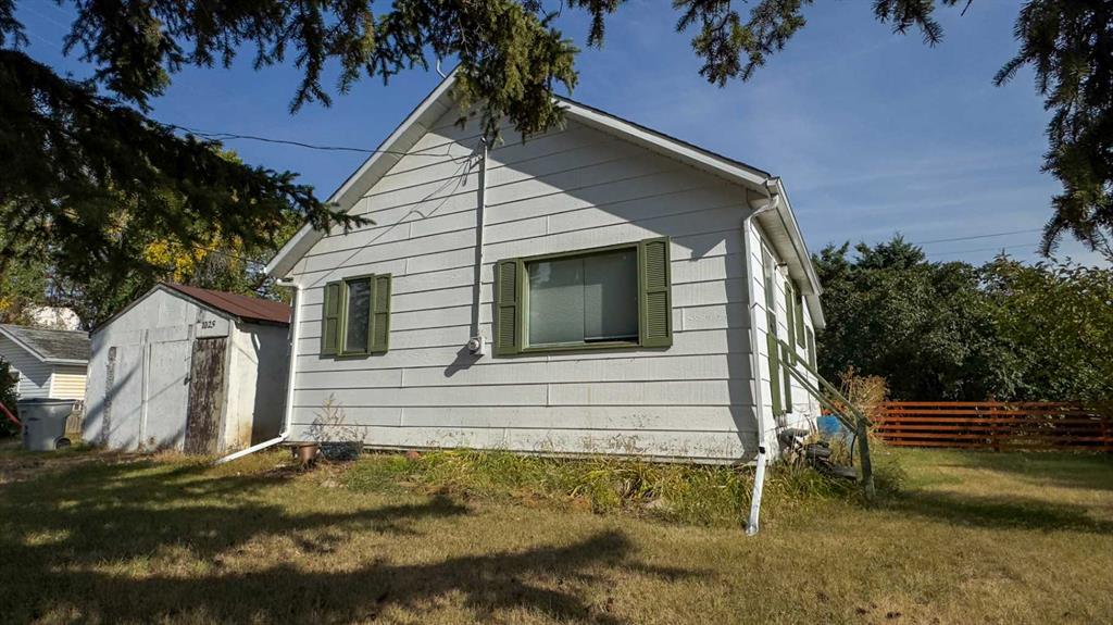 Picture of 1025 14 Street , Wainwright Real Estate Listing