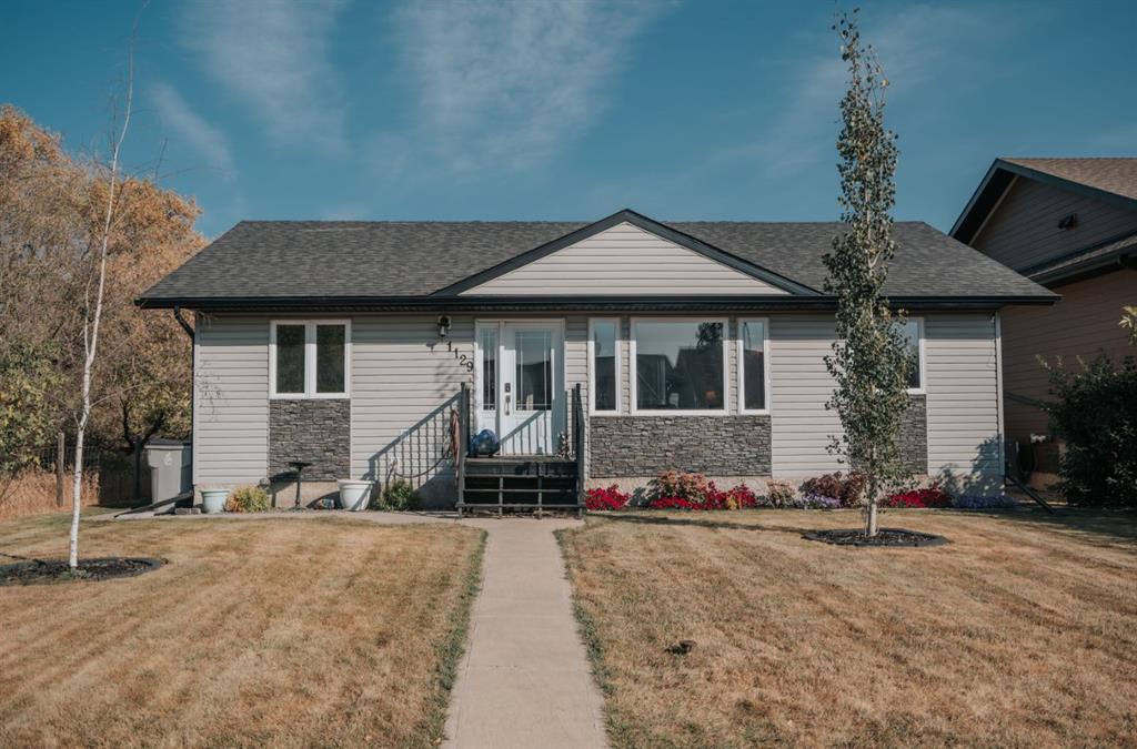Picture of 1129 16 Street , Wainwright Real Estate Listing